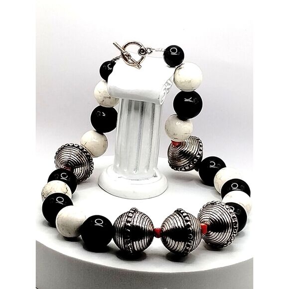 Vintage Mixed Medium Glass and Metal Beads Necklaces, Bracelets 5 pieces - Picture 2 of 15